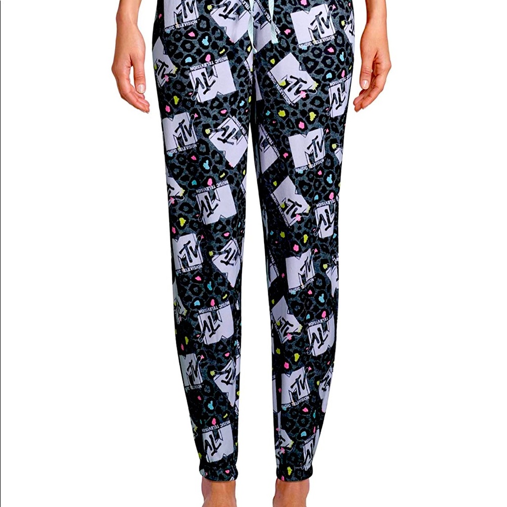 NWT. Women’s pajama joggers.